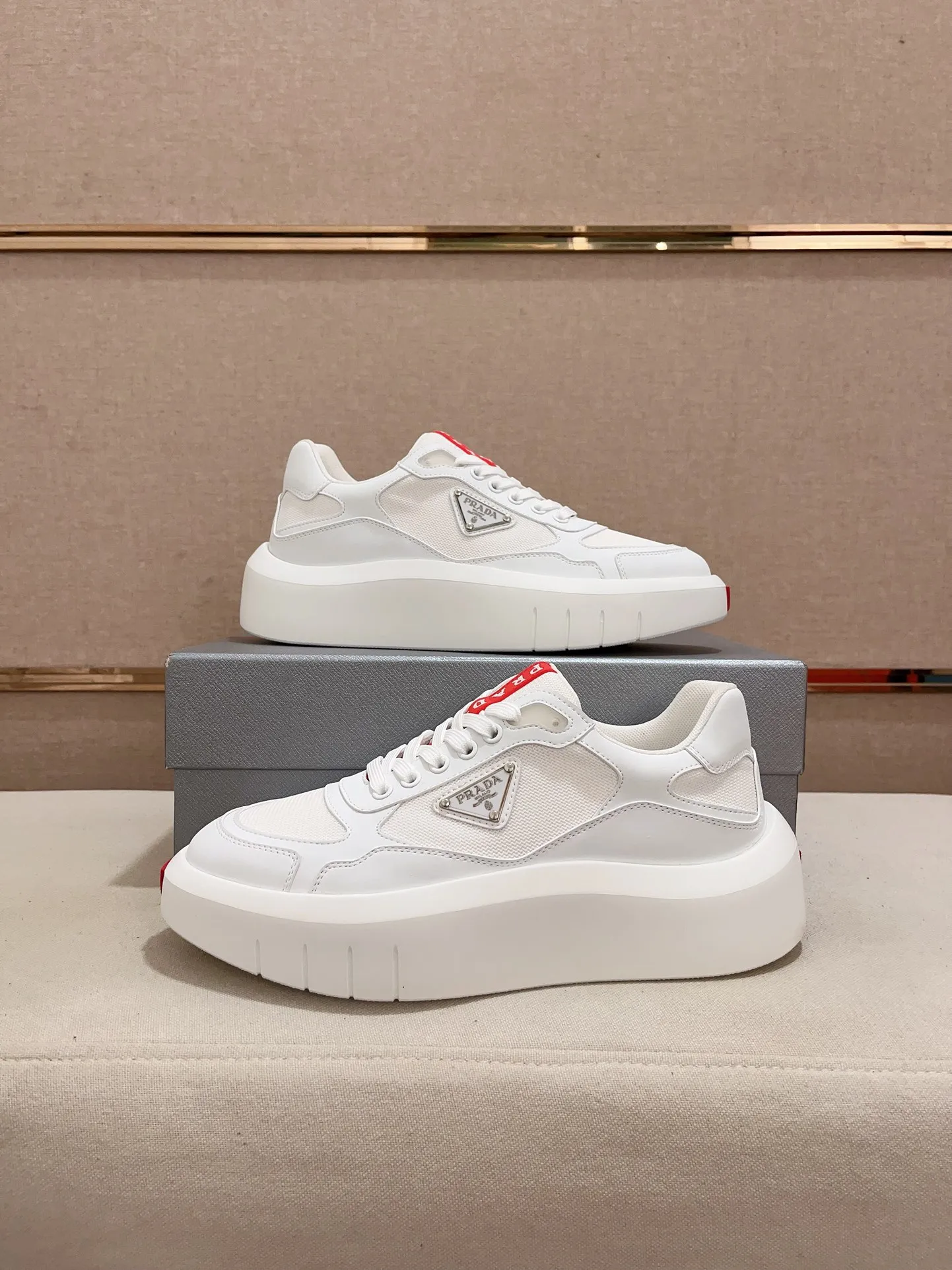 Factory price 620💰 ✔️✔️✔️Higher version High-quality new PRADA (Prada) counters are launched simultaneously. New men's shoes and 😘fabric are made of high-tech glue-spraying technology. Lining: Full cowhide lining. 👍🏿 High-end ☄️ air-cushion molded anti-slip rubber outsole, exquisite lines, simple and elegant, comfortable and high-end for leisure travel. Code number: 38 to 45 (can be customized to 46 to 47, non-refundable)